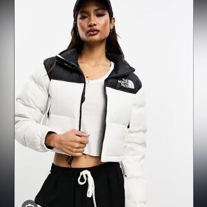 North face cropped nupste jacket in white - sold out!